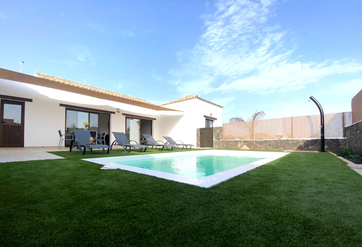 Top Airbnb: Villa Hermana - private pool and large terrace in La Oliva