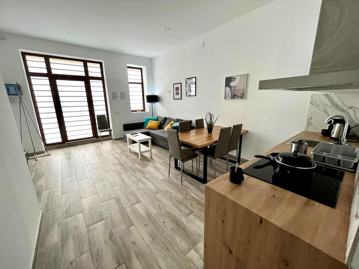 Successful Airbnb property: 3 min to metro. Center 15' by metro. Beach 15' in Sant Adrià De Besòs