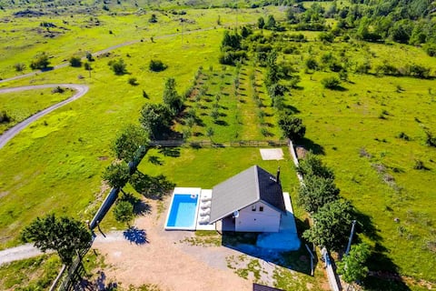 Holiday house Mona-with heated pool