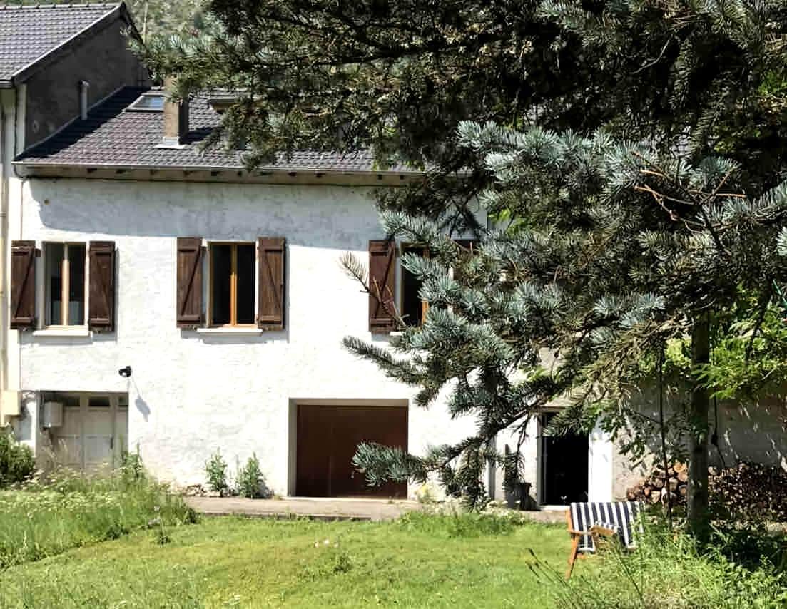 Annonce Airbnb populaire: Family cottage with garden. Pyrenees/Ariège à Ariège