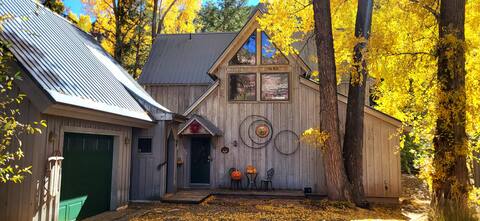 Warm and Friendly Riverfront Cabin