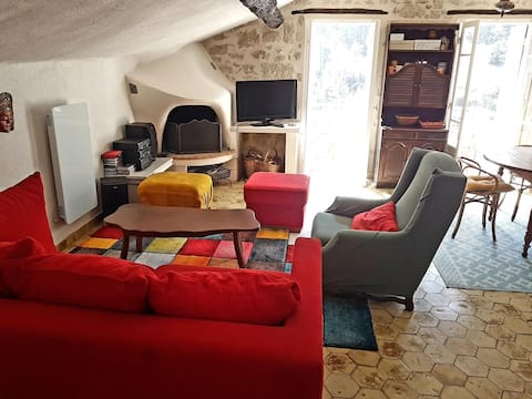 Apartment with fireplace and mountain view