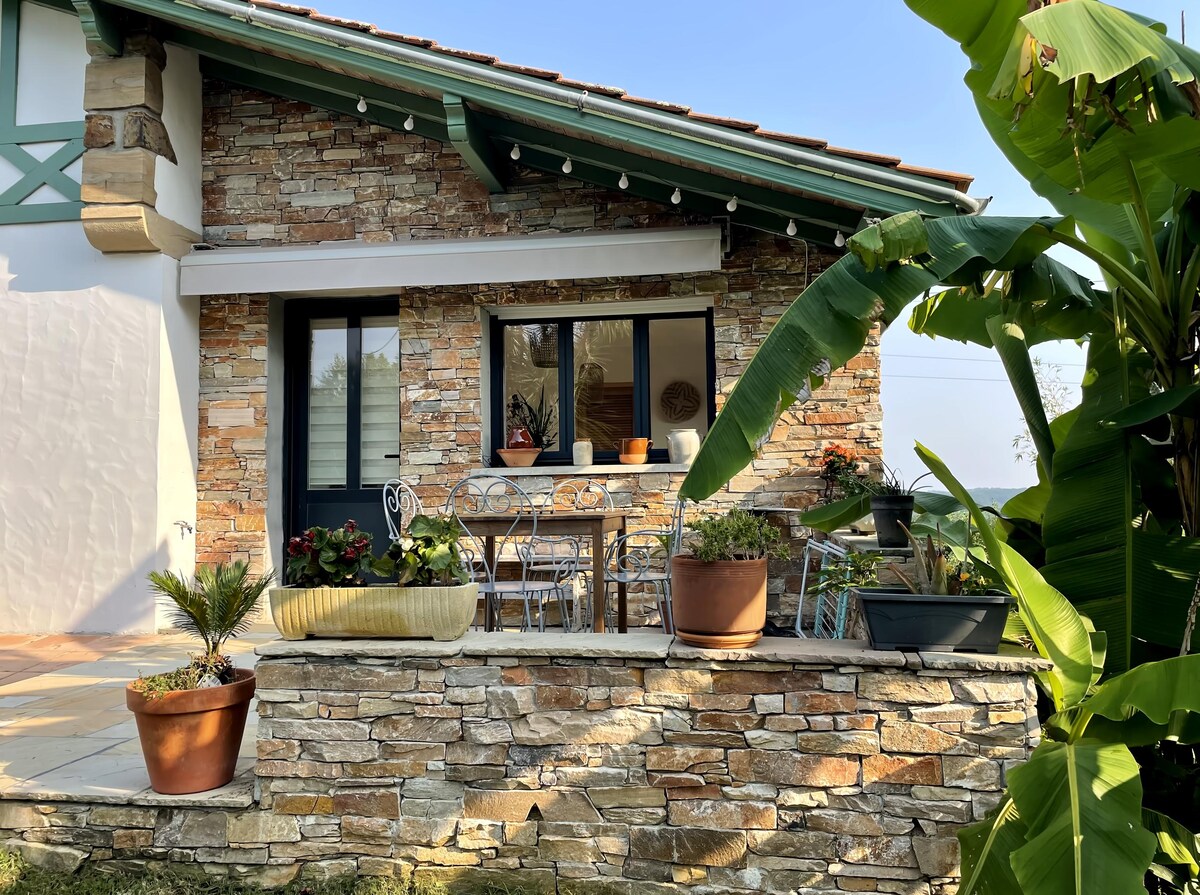 Top Airbnb: Charming stone outbuilding on the Basque coast in Saint Pée Sur Nivelle