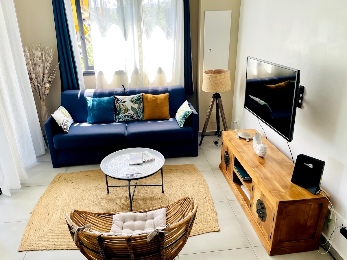 Top Airbnb: La Kaz Australe Langevin boat landing in Saint Joseph