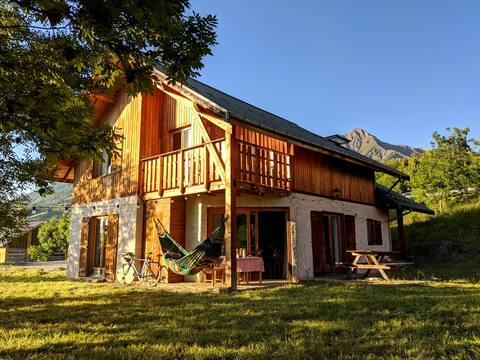 Family chalet in Les Orres 16/18 sleeps