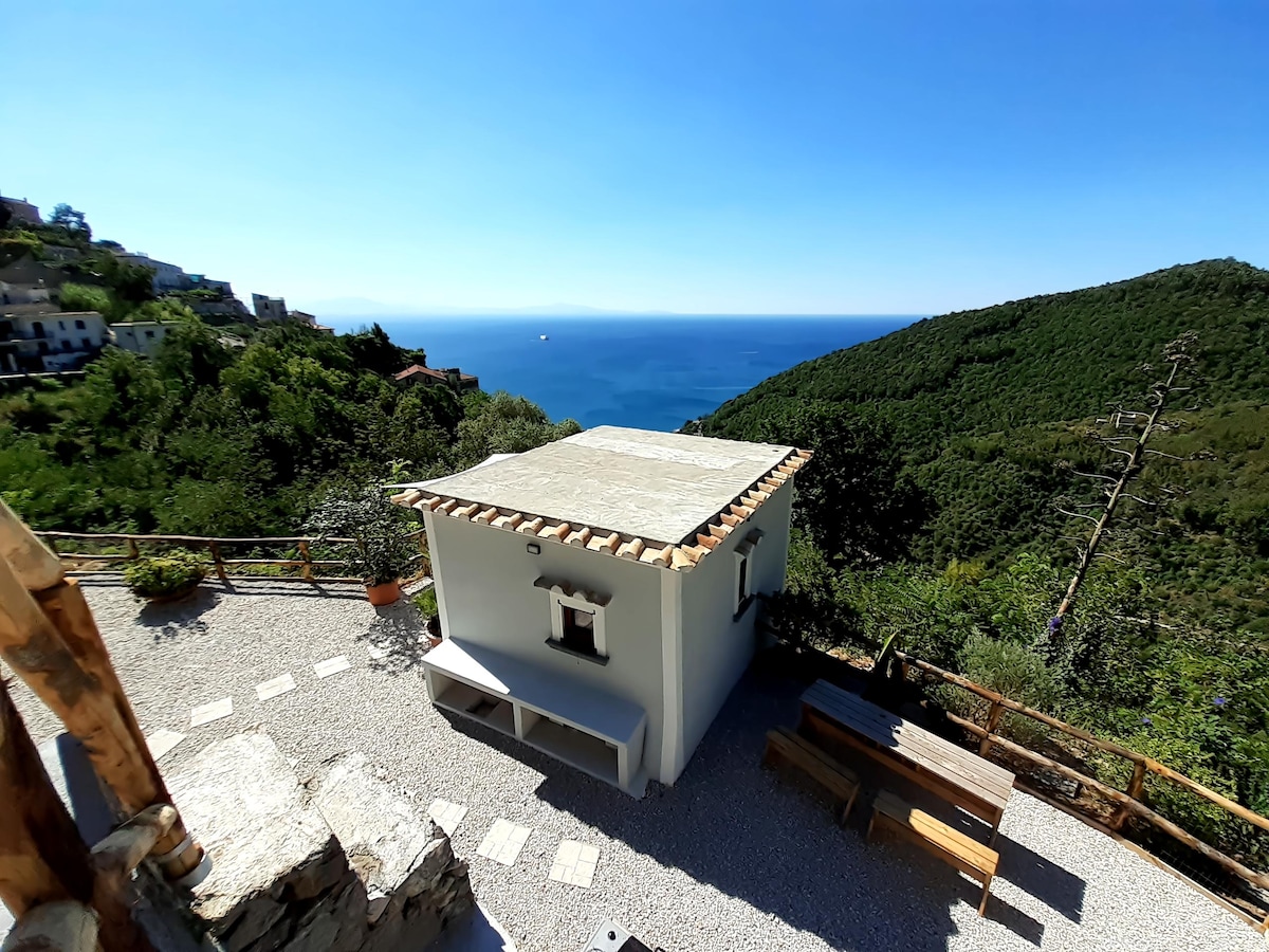 Annonce Airbnb populaire: Amalfi Coast mini Cottage with a sea view and garden à Vietri Sul Mare
