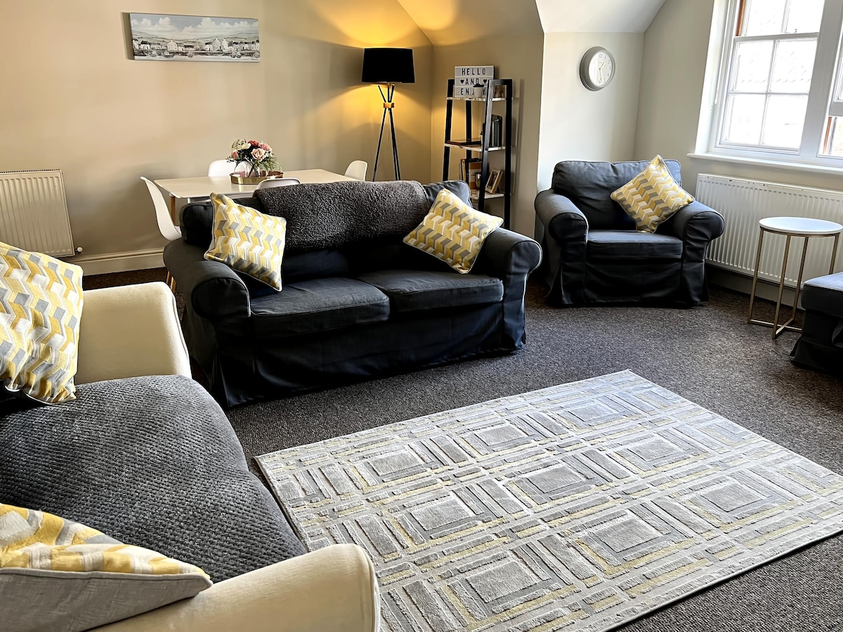 Top Airbnb: Stylish l 2 Bed l Heart of the city l Parking in Trowse With Newton