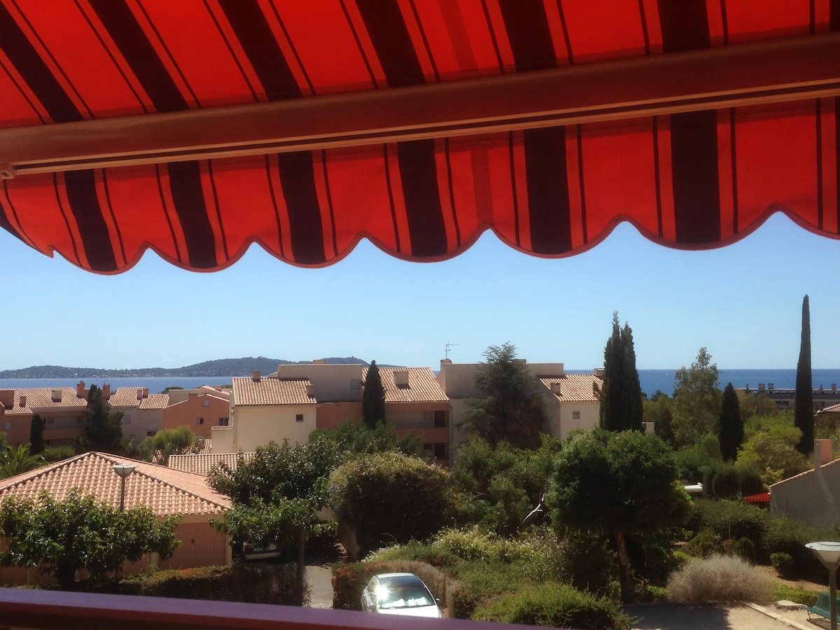 Popular Airbnb listing: Cocooning in a dreamy corner! in Carqueiranne