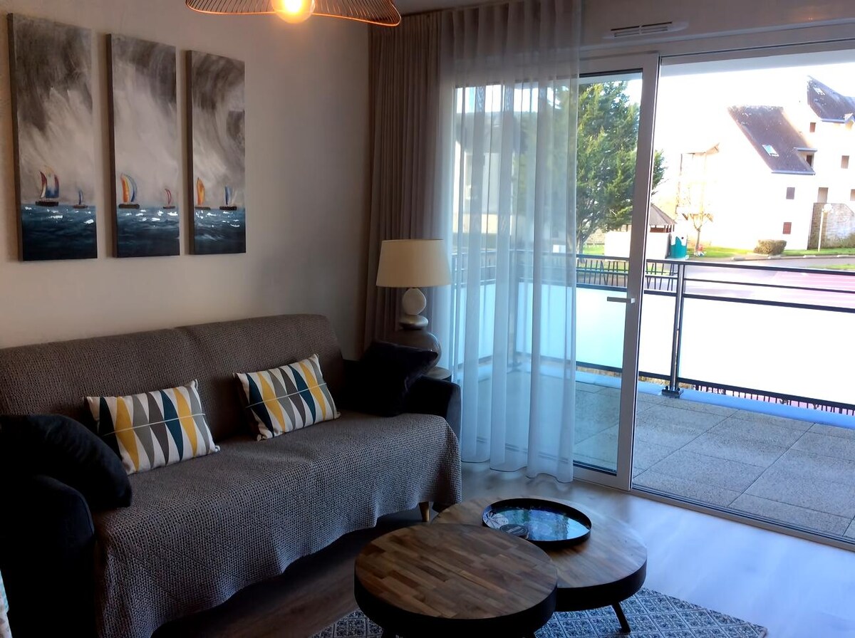 Top Airbnb: Very comfortable 2 bedrooms 5 min from the port. Heated pool à Arzon