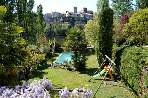 house with pool in cahors