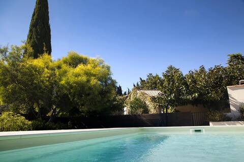 Vines Cottage Close to Sea. Private Pool/Garden.