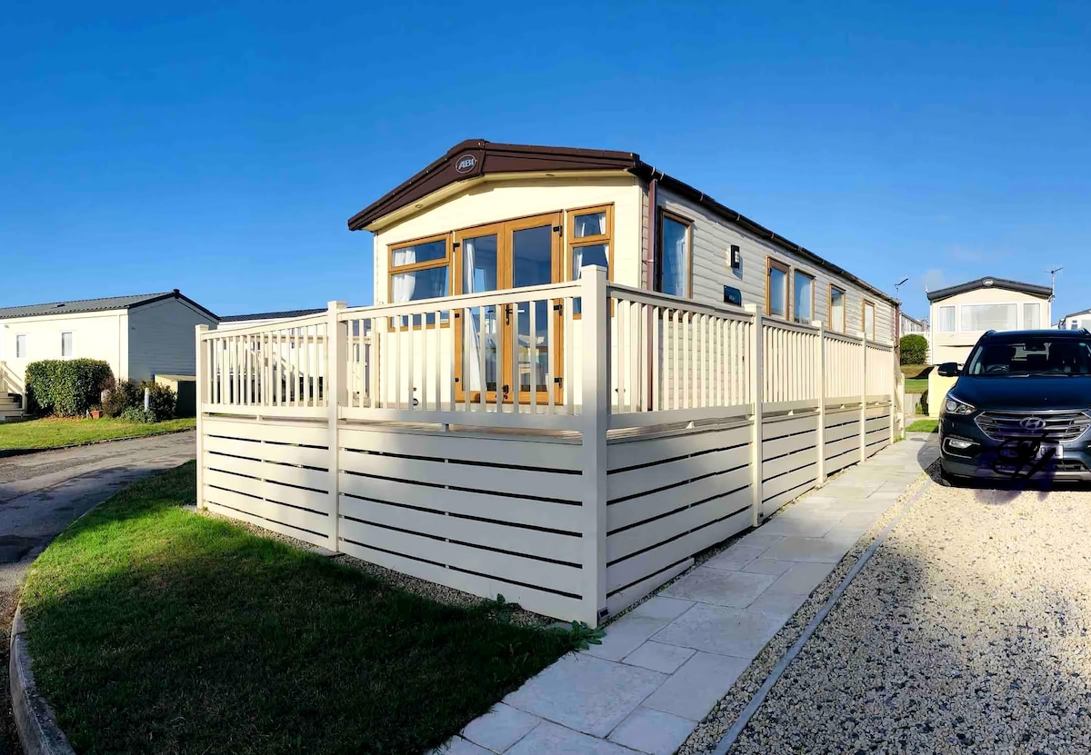 Successful Airbnb property: Durdle Door & Lulworth Cove. Family/Dog friendly. in West Lulworth