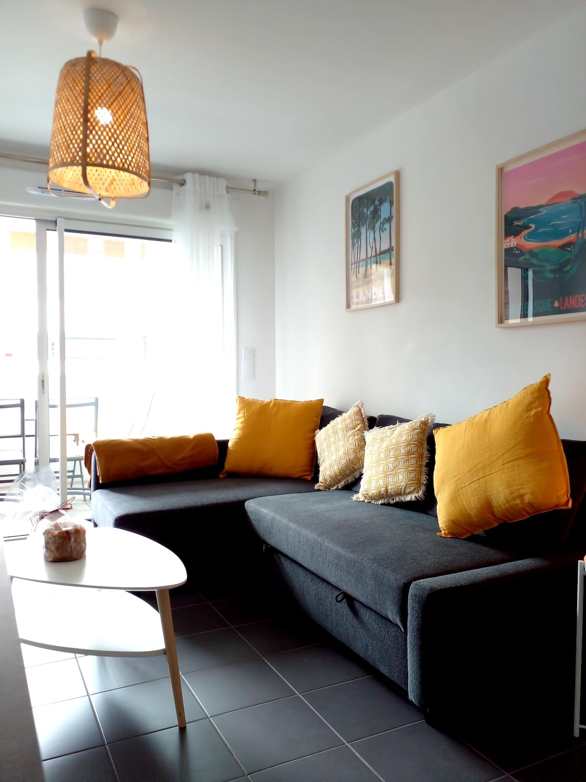 Popular Airbnb listing: Charming apartment 2 steps from the beach, parking & wifi in Moliets Et Maa