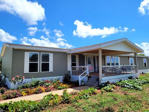 Sunset Summit a spacious, country home w/ hot tub