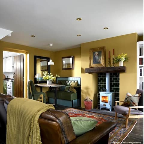 Cosy Georgian town cottage.