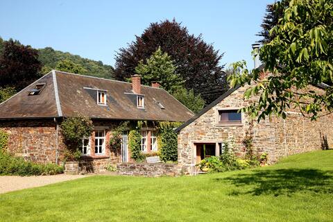 l 'Orangerie, family home, large enclosed garden