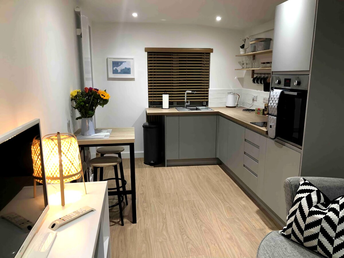 Successful Airbnb property: Mounts Bay Hideaway in Marazion