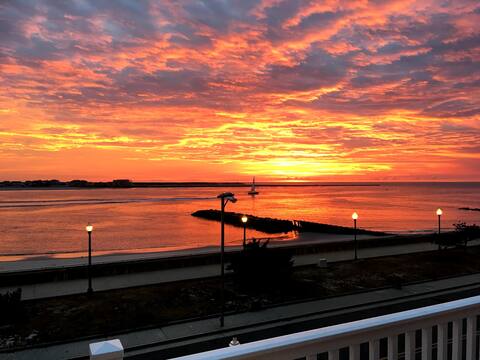 Seas the Moment- Directly across from inlet beach!
