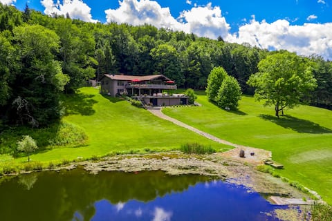 Stunning Catskills lakeside lodge in 70 acres