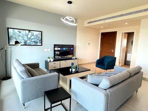 City skyline Flat: Pool, Gym & Kids Playground