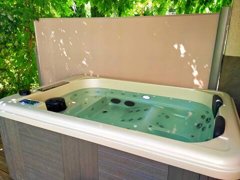 Beautiful vaults with SPA and Massages