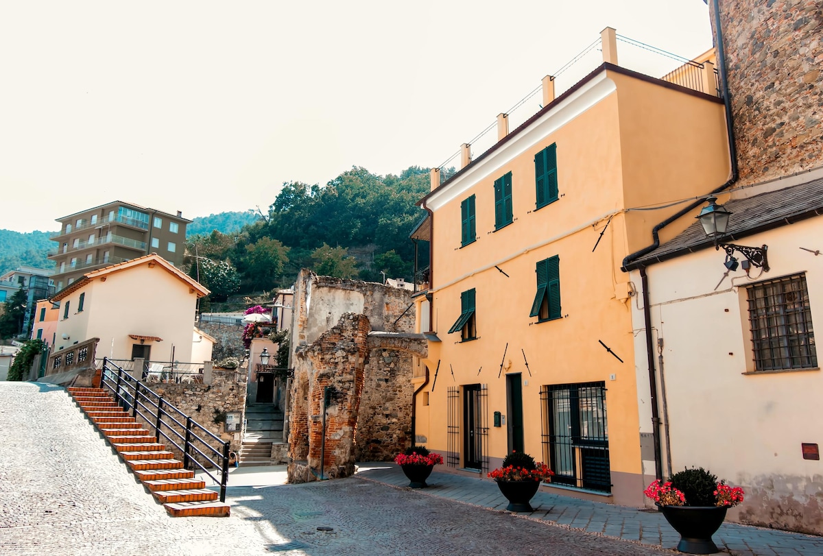 Top Airbnb: The home of the station master 009042-LT-0057 in Noli