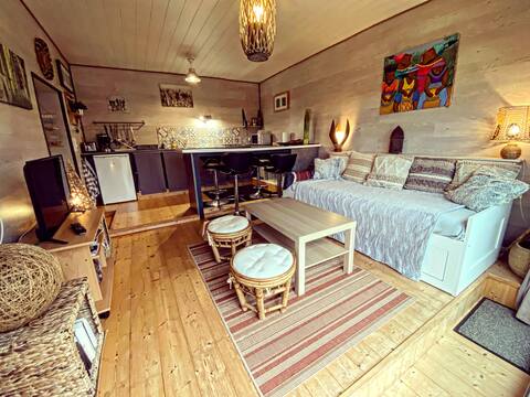 Charming independent apartment in a stone house
