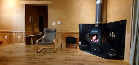 [Deoksan Upper House] Warm fireplace, fire pit, private house, good house for healing of trees and r