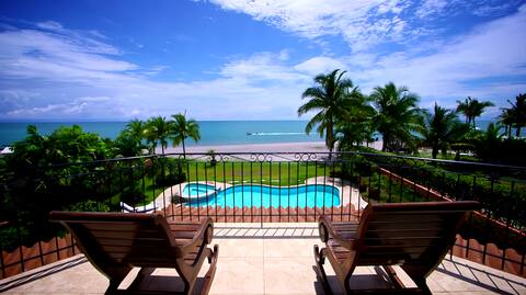 Casa Joya del Sol beachfront home in Buenaventura