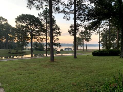 Lakeside pavilion:acreage, fishing Pier and Kayaks