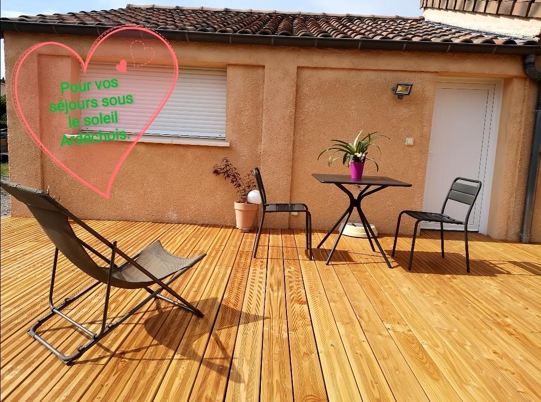 Popular Airbnb listing: Comfortable room, "welcome" in Aubenas