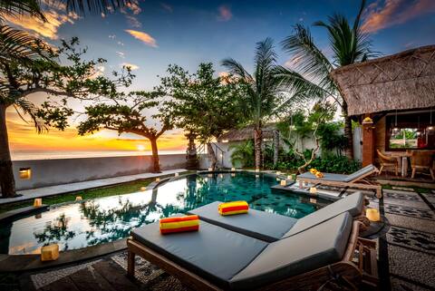 Villa Del MARE beach front in Amed