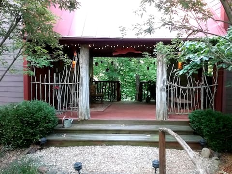 Cozy Cabin Close to University 1