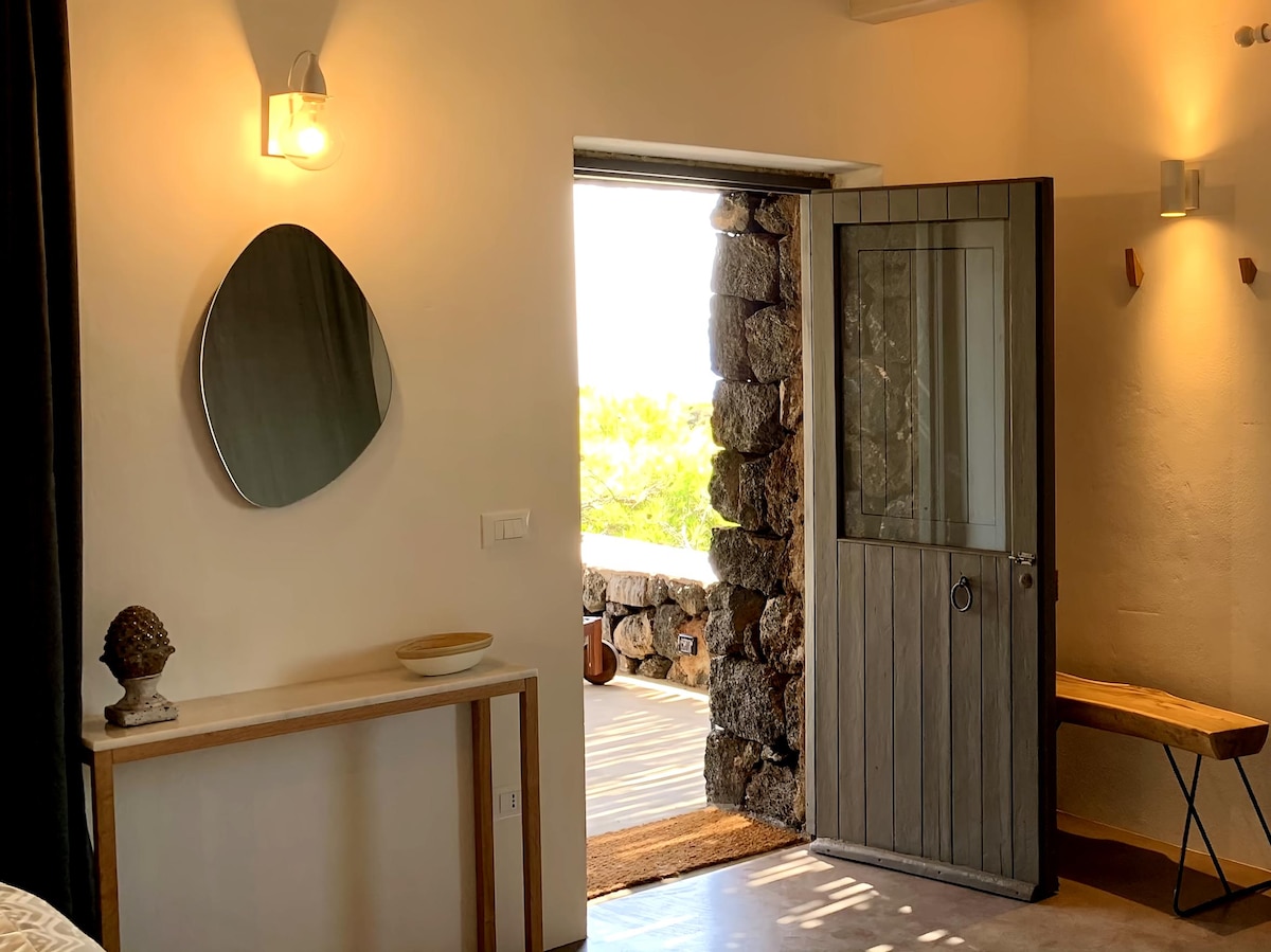 Successful Airbnb property: Dammuso Alsamt: silence, nature, sunsets in Pantelleria