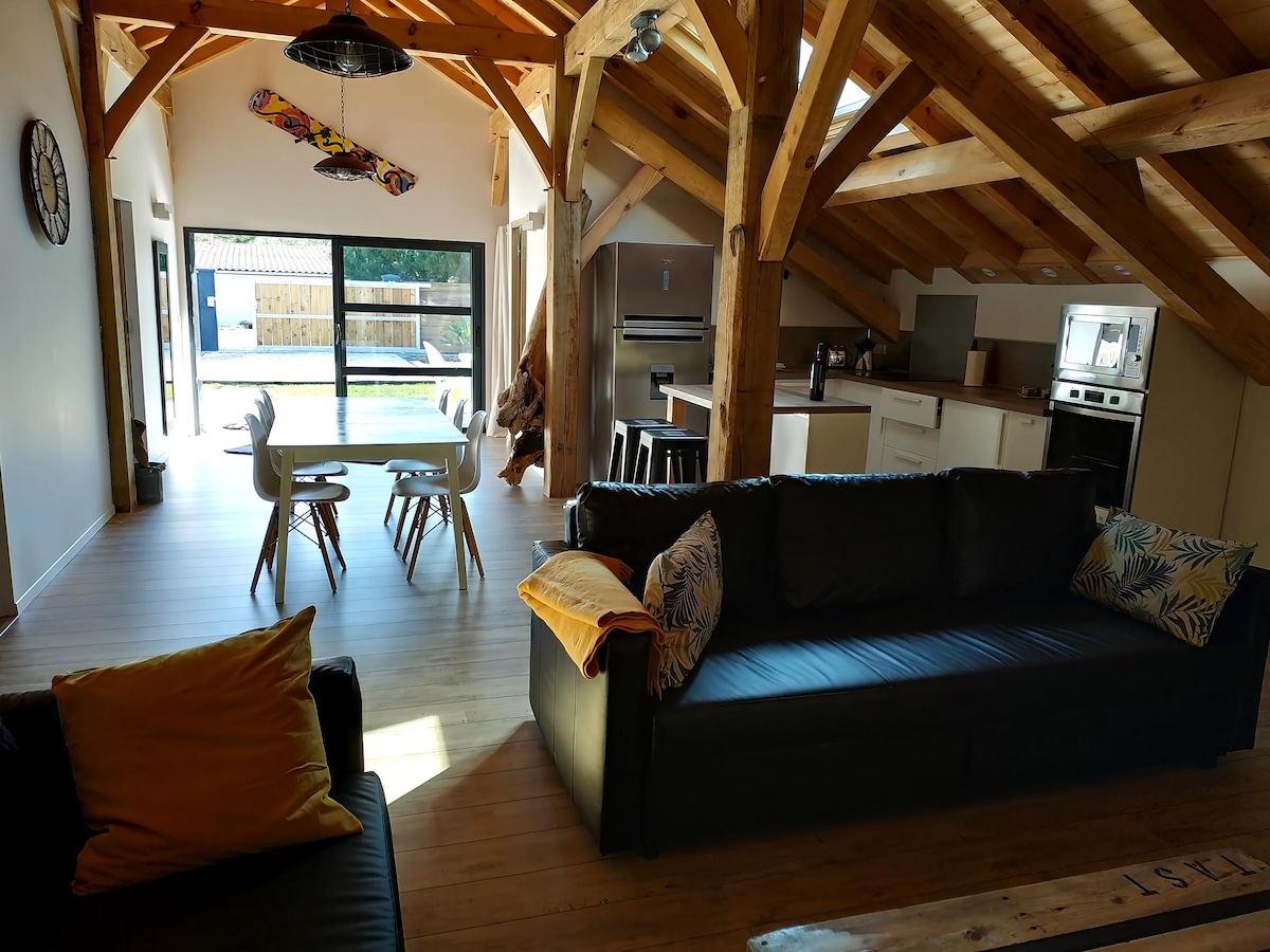 Popular Airbnb listing: New traditional courtyard in Le Porge