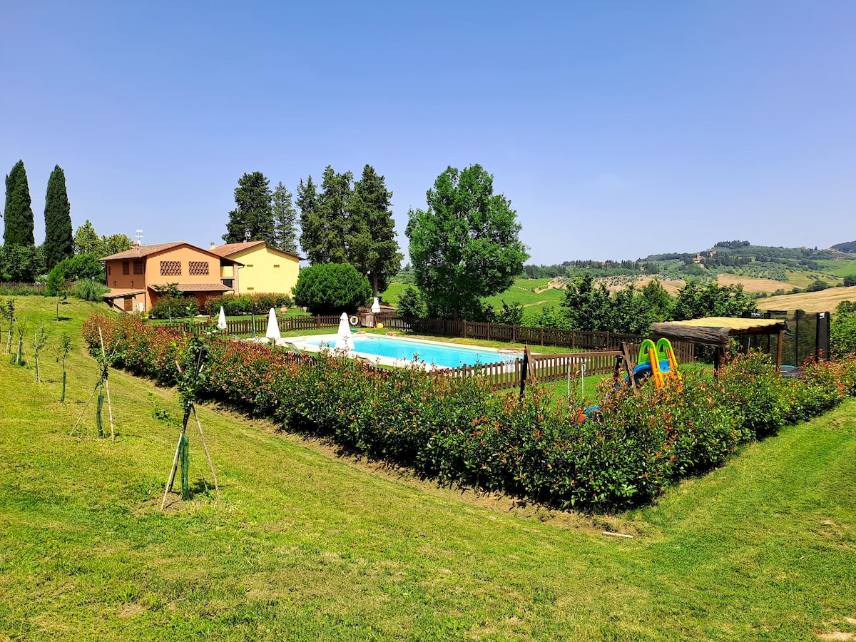 Top Airbnb: Apartment at first floor in Agriturismo with pool in Certaldo