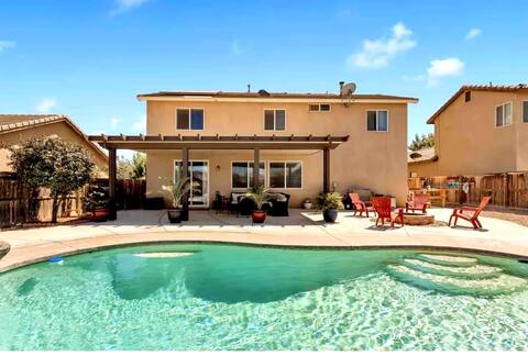 New listing *King bed/pool +WiFi