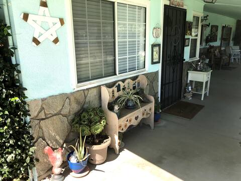Private entrance 2 bedroom/1 bath