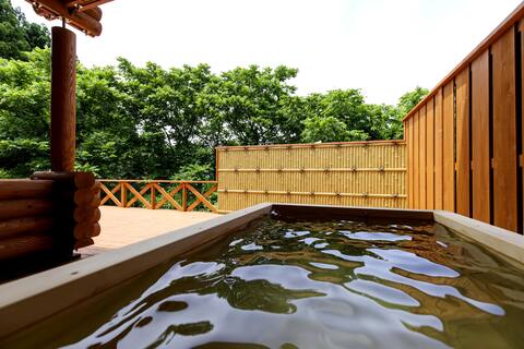 Natural Hotspring with Loghouse