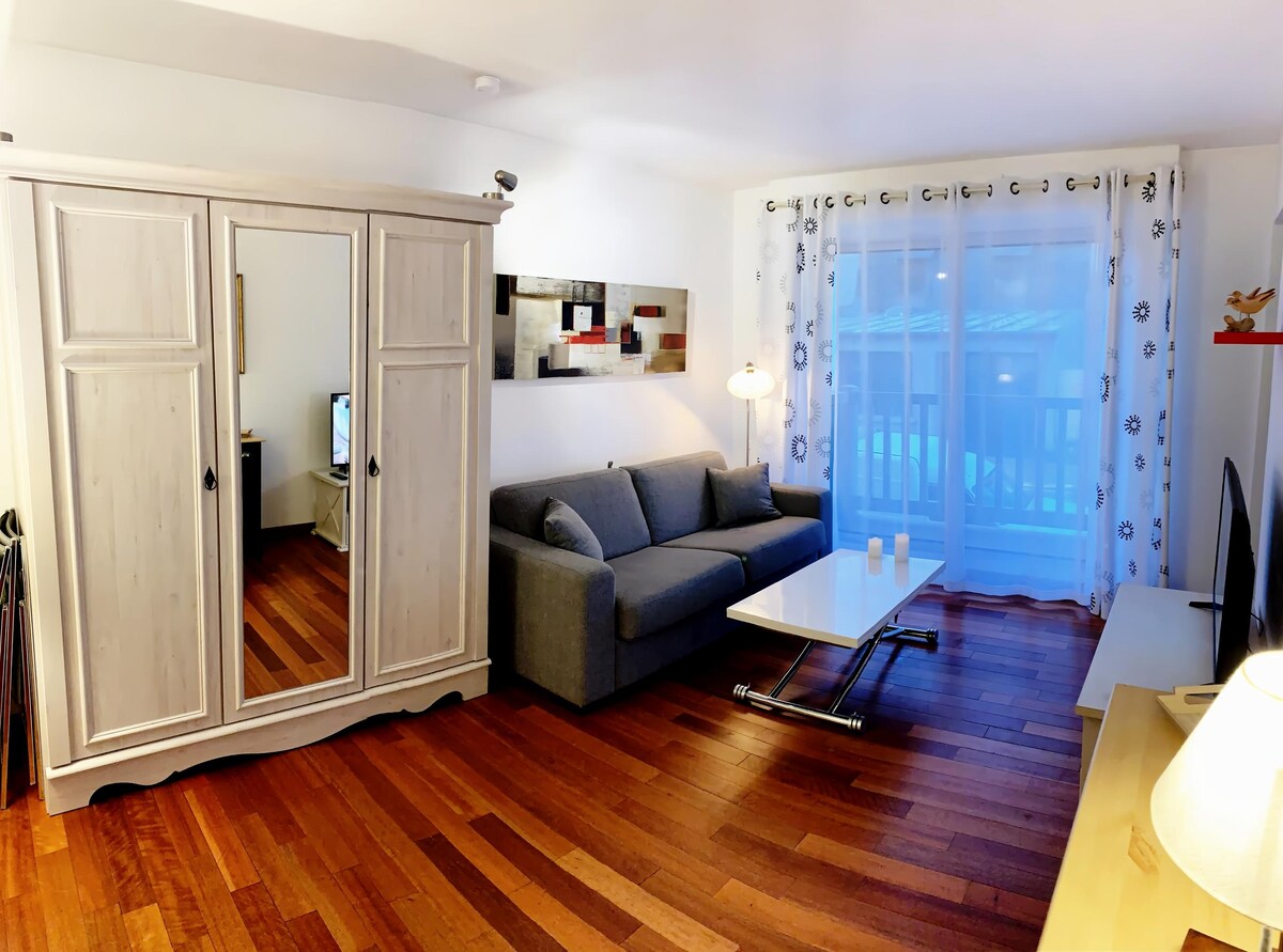 Popular Airbnb listing: Deauville center large studio 31 m2 in Deauville