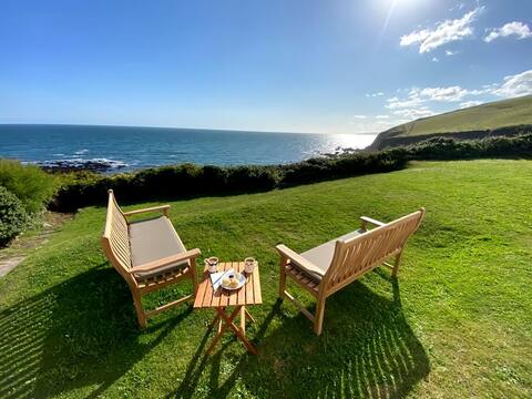 Beautiful clifftop chalet above Portwrinkle Beach