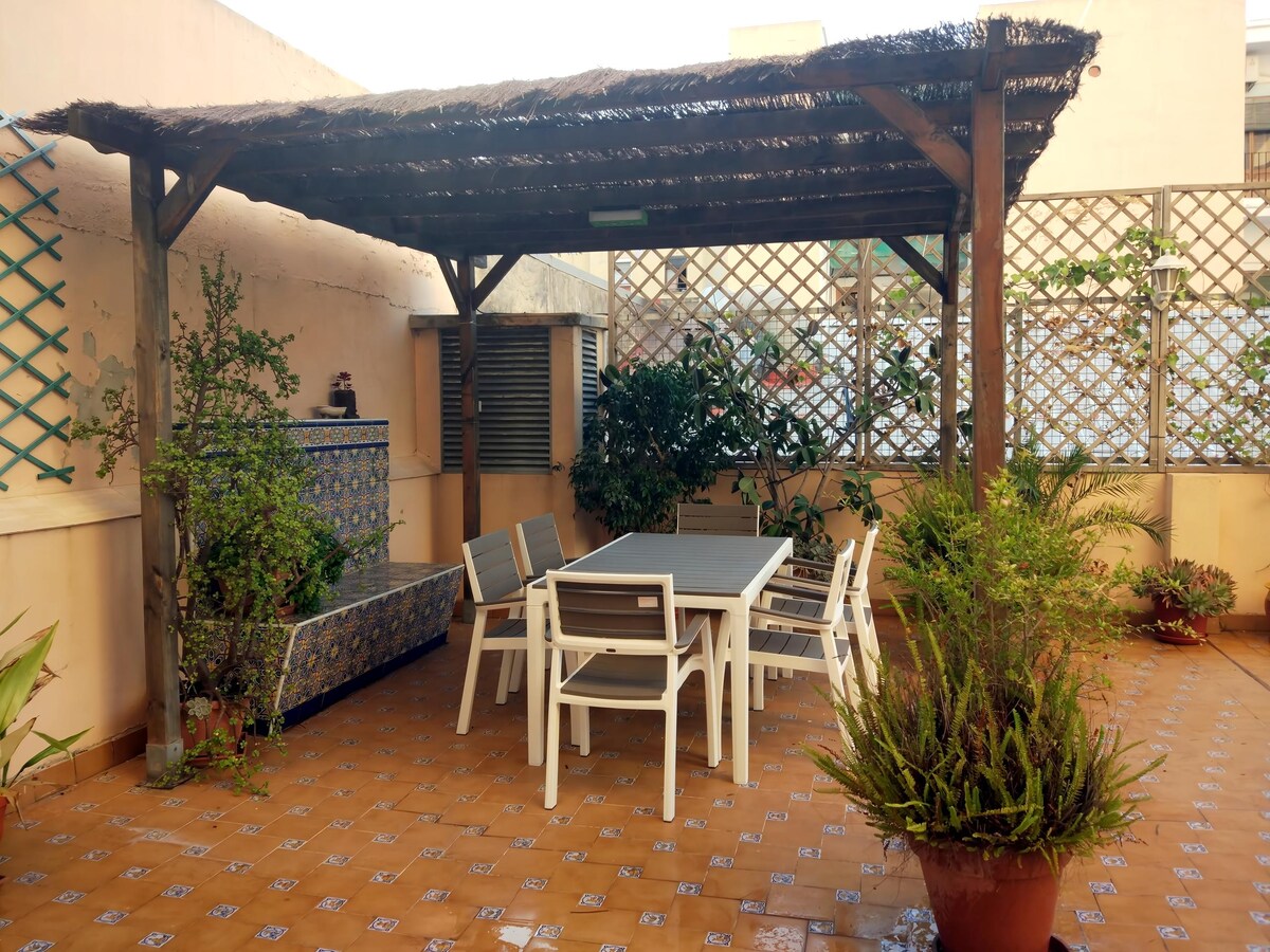 Anuncio de Airbnb popular: A large apartment with a huge terrace in Valencia en Rascanya