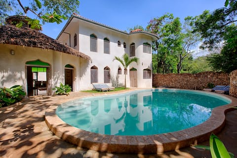 BOHEMIA HOUSE VILLA IN BEACH COMPOUND DIANI