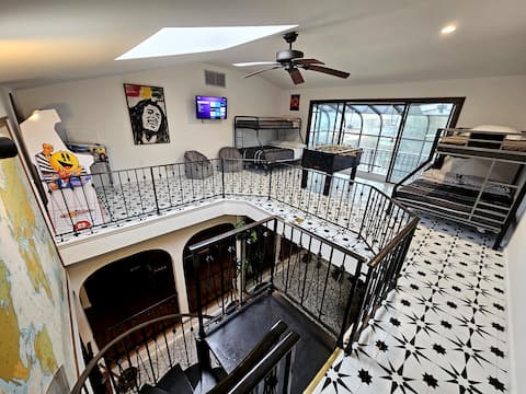 Huge Waterfront Family Home - 10 Kayaks Fireplace