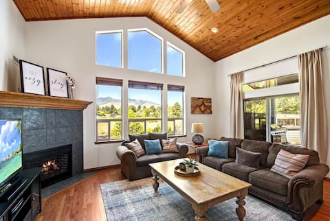 Spacious Lodge with Peak Views (2.5 acres)