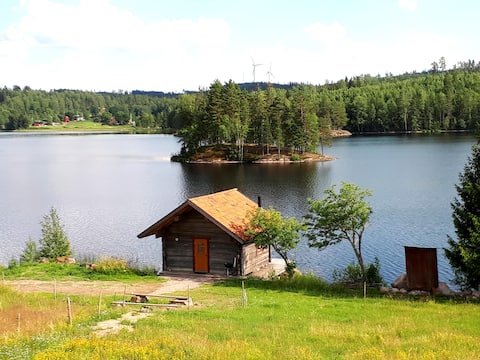 Lake cabin with all the amenities by the fishing lake.
