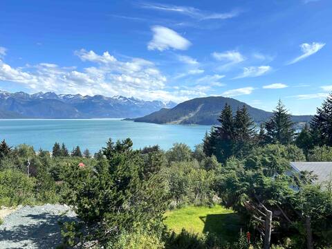 Four-bedroom home with amazing views in Haines