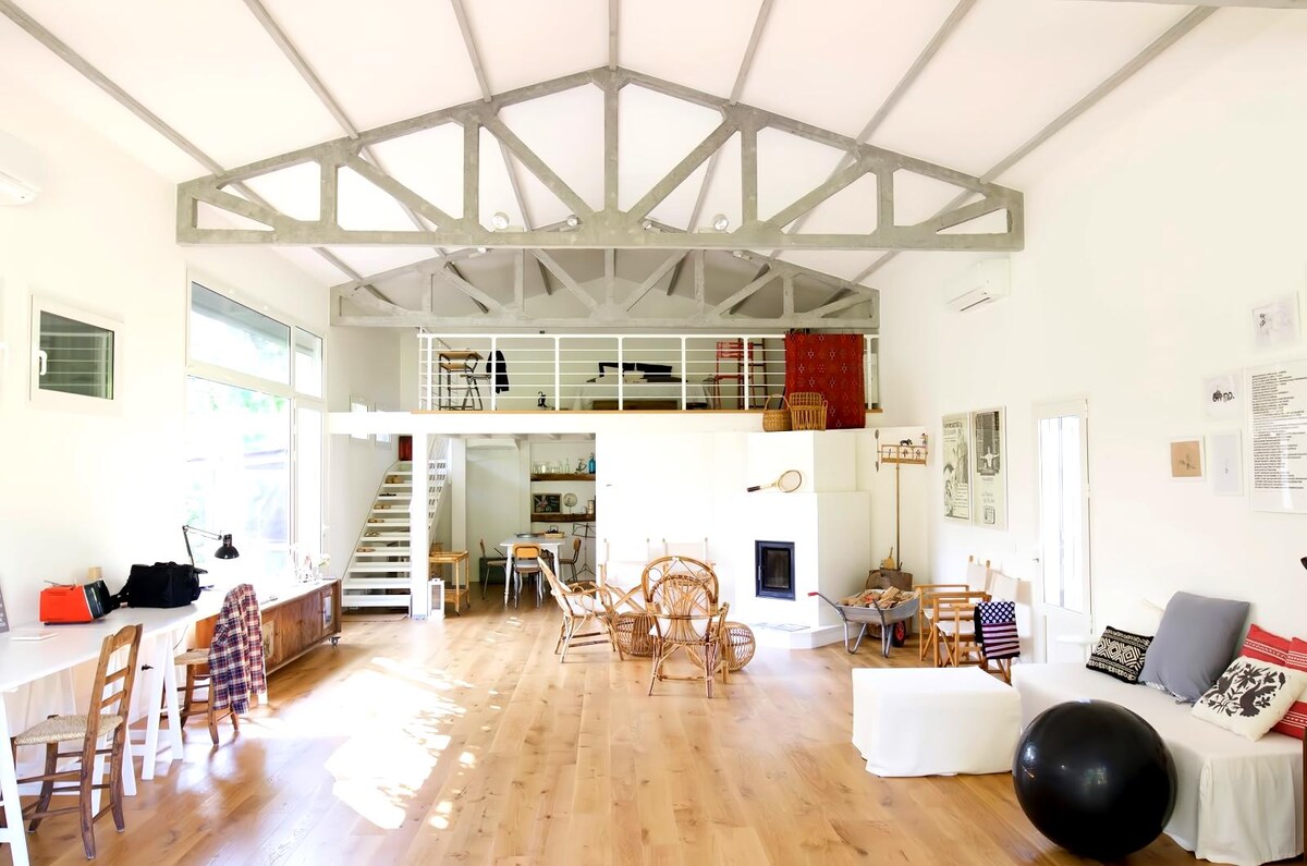 Popular Airbnb listing: Loft on the hills, surrounded by a park with pool in Ravenna