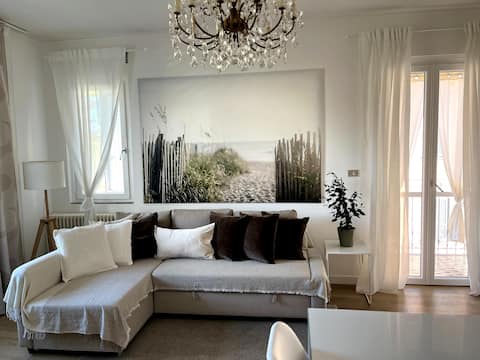 Annuncio Airbnb popolare: Family Apt 2 Sirmione cin it017179c2lhuobmb2 a Sirmione