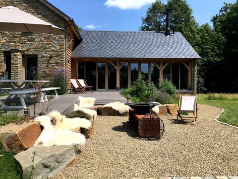 Unique holiday villa in the nature and by the creek.